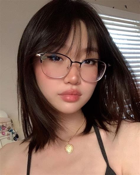 ✨🌟SUPER CUTE GLASSES TEEN GIRL LEAKS NUDES🌟✨