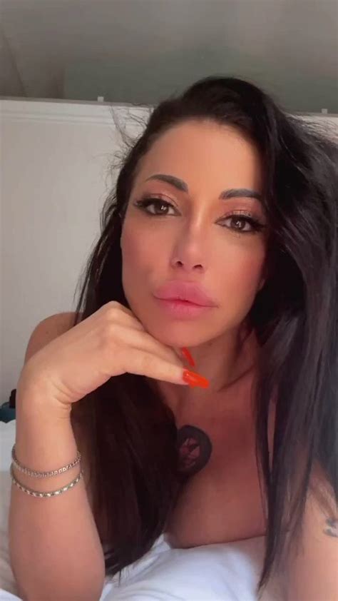 Priscilla Salerno - priscillasa_off
