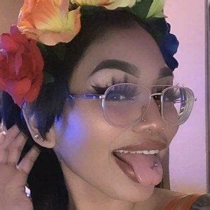 Queen Sandra leaks mega