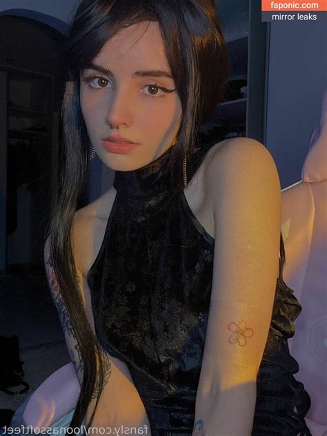 Petite Loonassoftfeet leaks OF