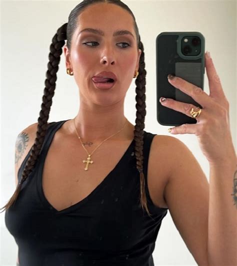 Olivia Liv (outrageousone)