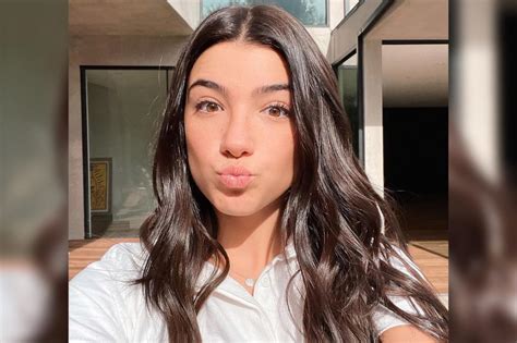 Charli D'amelio | Popular TikTok Queen is VIRAL again 🔥🔥
