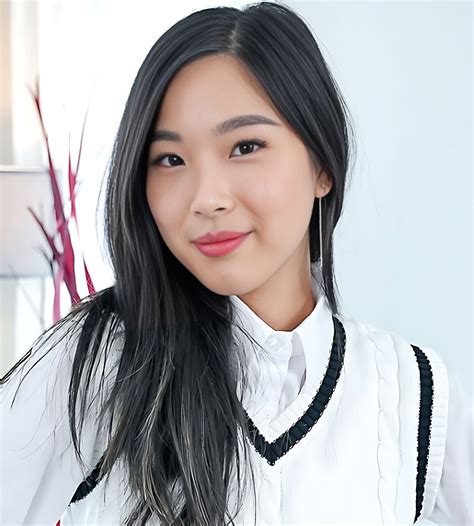 Elle Lee (elleleeofficial - daintybabyelle)