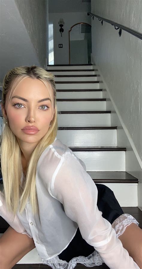Lindsey Pelas leaks OF
