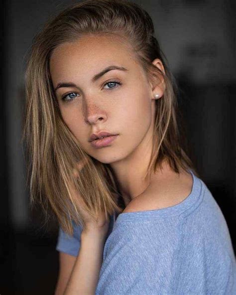 Emily Louise (emlouiseexx)