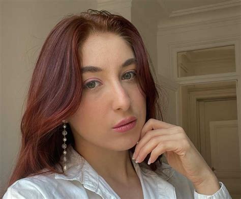 Madelaine Rousset (madelainerousset)