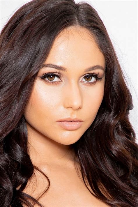 Ariana Marie (arianamarie)