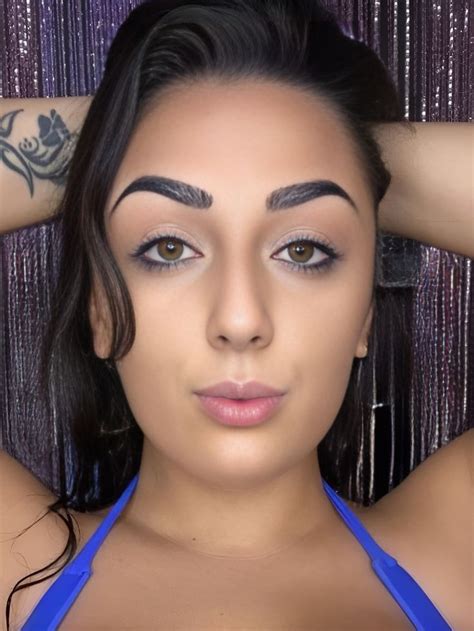 Carmen Sandi (thatgreeneyedgirl22)