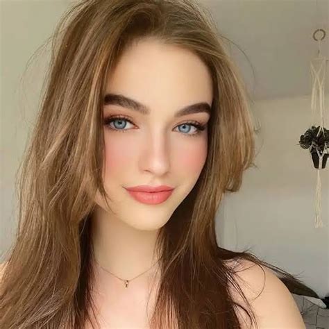 NUDES OF THE CUTEST GIRL YOU'LL EVER SEE ✨ 18 YEARS OLD ⛔️