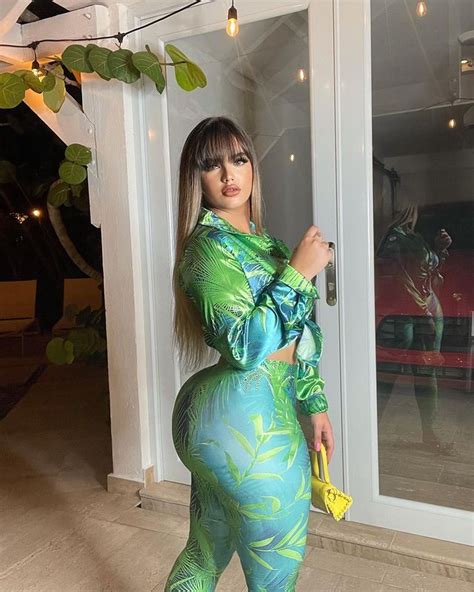 Ely La Bella - elyylabella