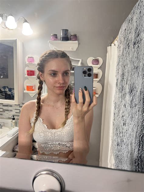 Sarina Desiree (OF+Ppvs) 32GB Updated Collection