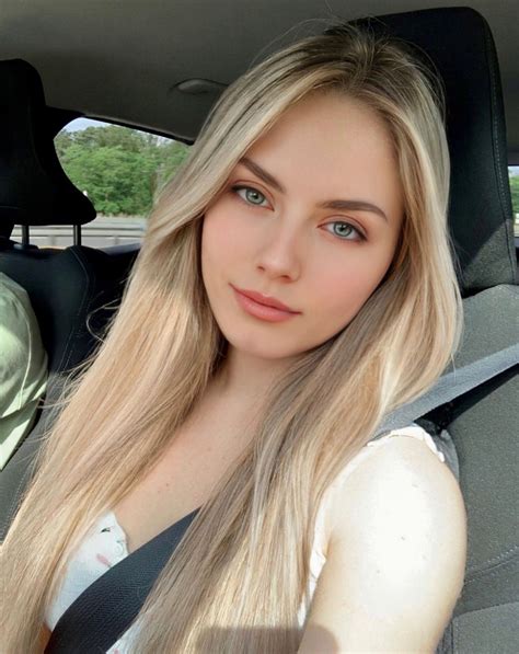 [MEGA] CUTE 19 YEAR OLD COLLEGE GIRL AMAZING NUDES LEAKS